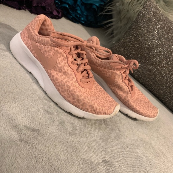 Blush cheetah 🐆 sneakers - Picture 3 of 6